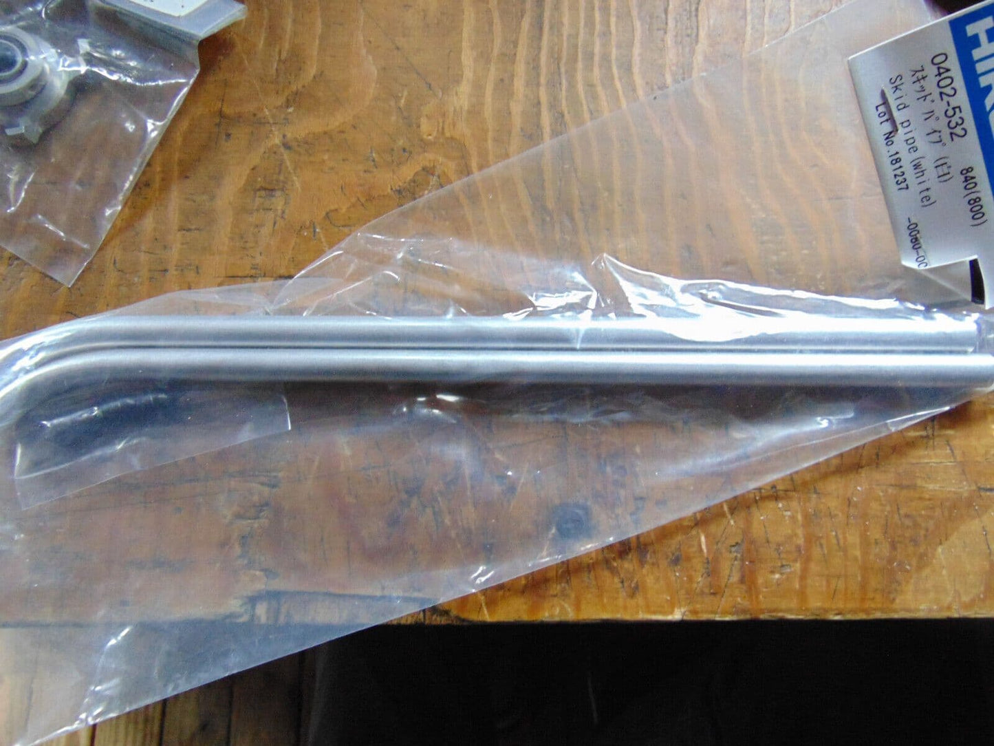 0403-532 HIROBO SHUTTLE / SCEADU SKID PIPES BNIB