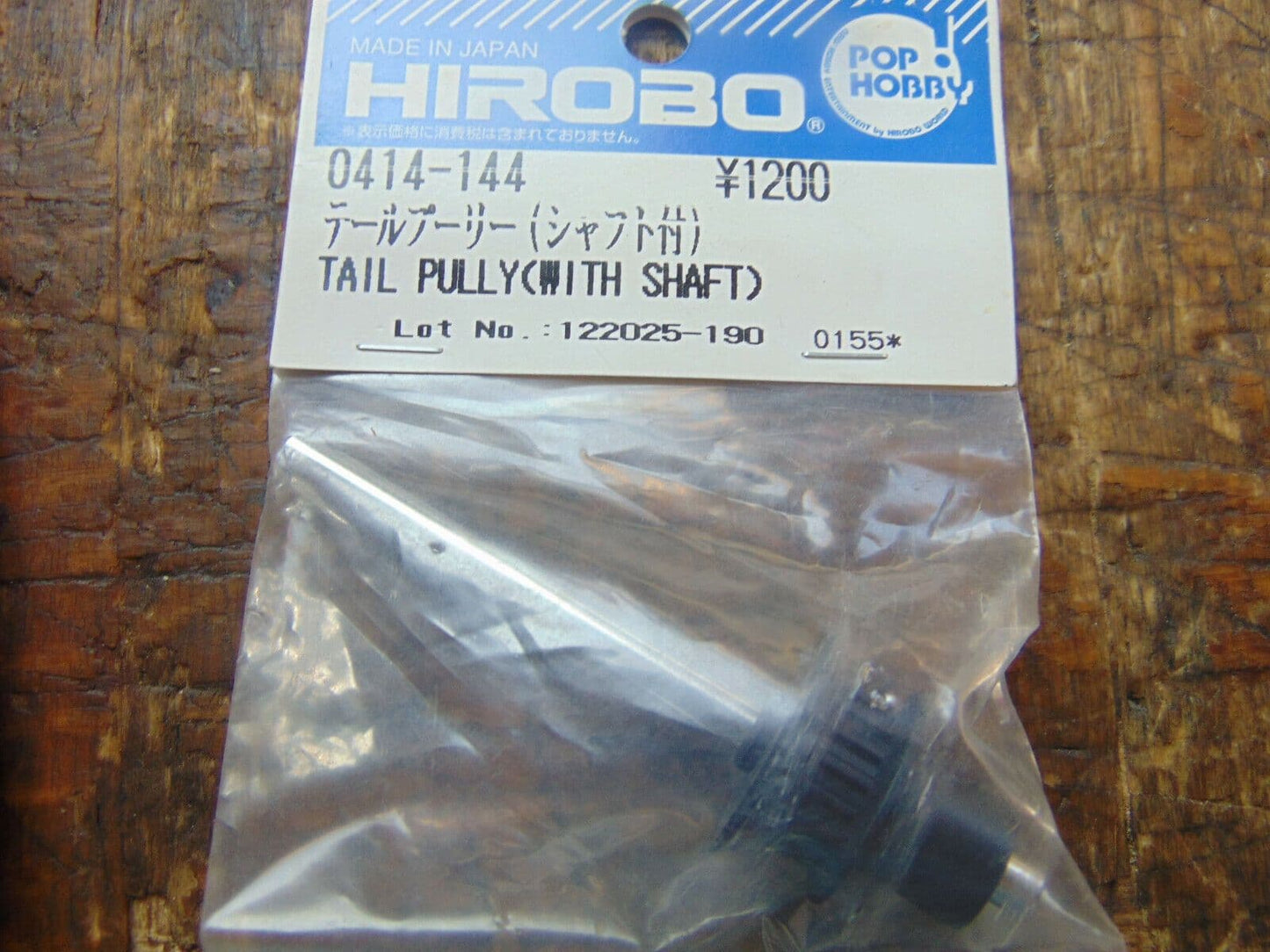 0414-144 TAIL DRIVE PULLEY 18T (WITH SHAFT) BNIB