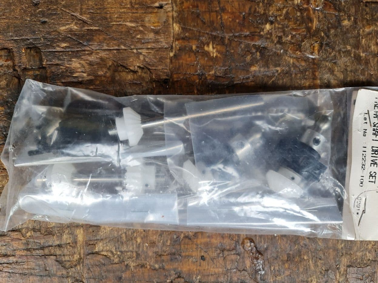 0414-175 HIROBO FREYA SHAFT DRIVE SET ( MISSING TORQUE DRIVE SHAFT) BNIB