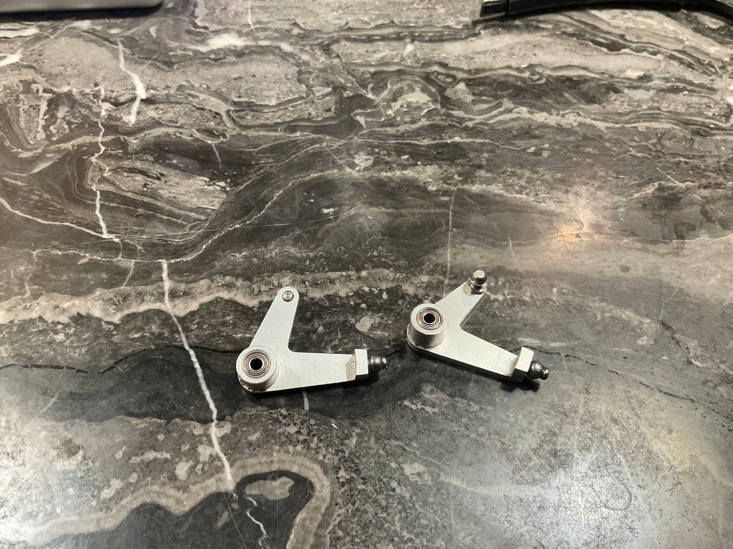 PV0098 : Aluminium Aileron L-Type Lever (2)