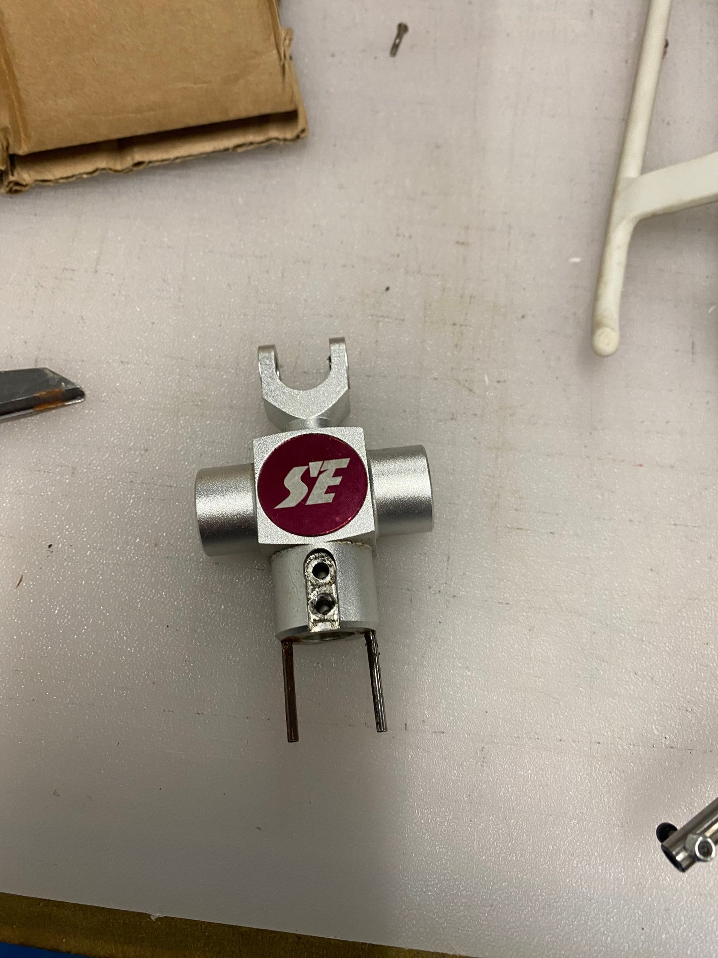 Raptor 50 SE head lock
