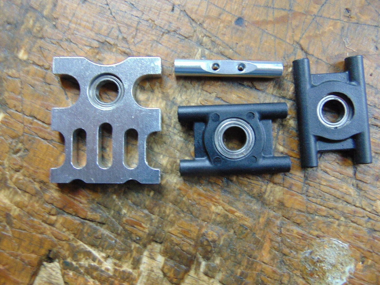 BLADE 500 MAIN SHAFT BEARINGS & SERVO MOUNTINGS