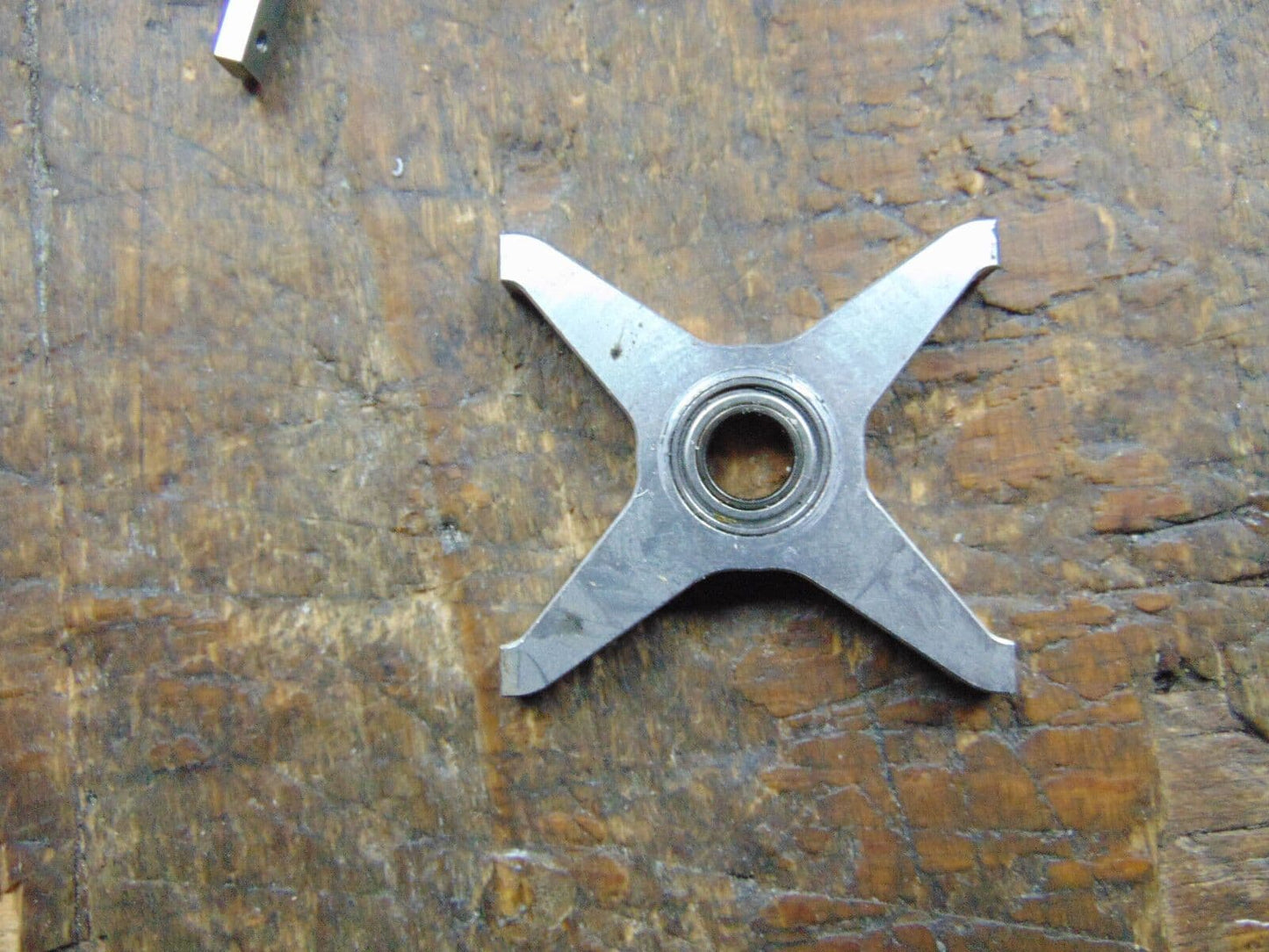 COMPASS 7HV LOWER MAIN BEARING MOUNTING