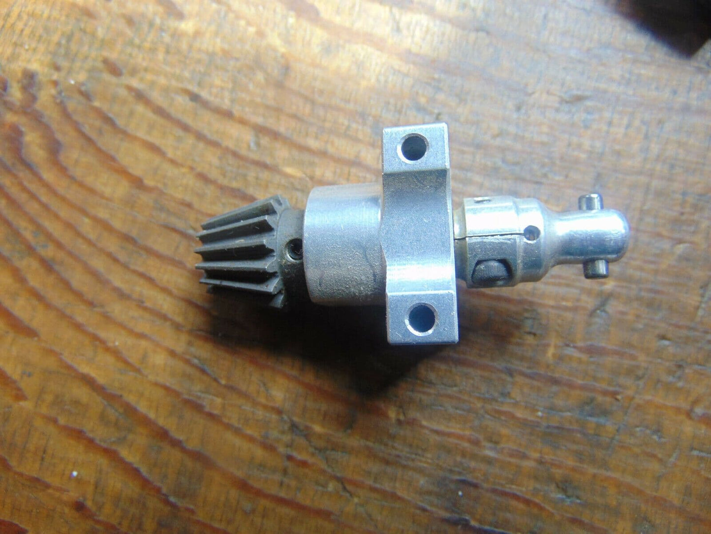 DUNE 600 TAIL ROTOR PINON ASSEMBLY
