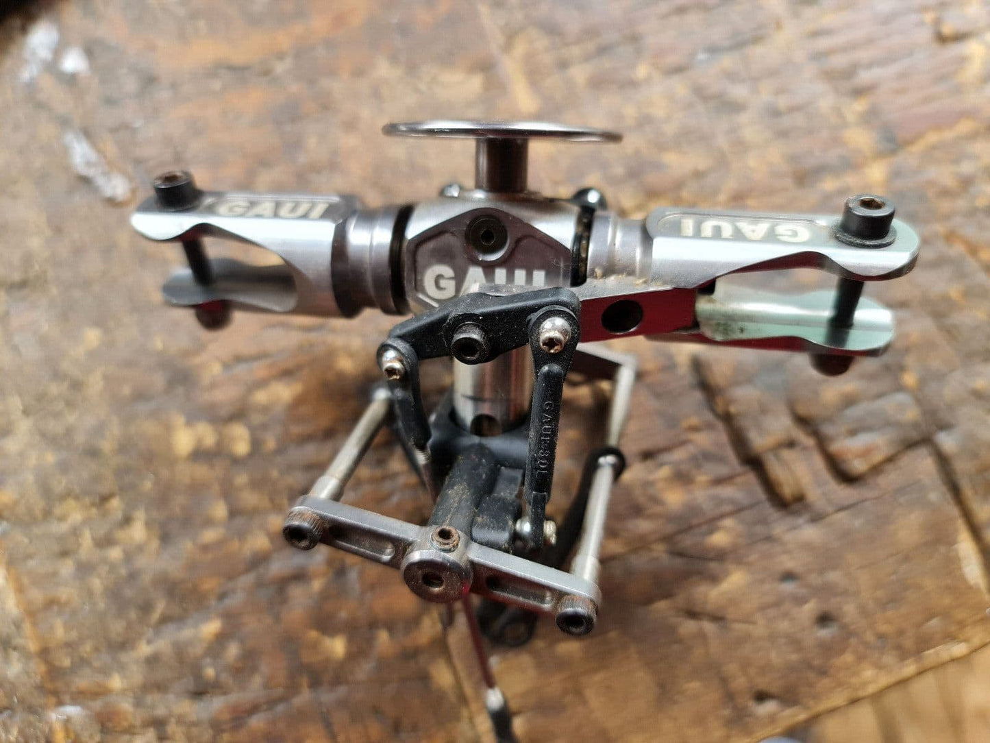 GAUI HURRICAN 425 / 550 ALLOY MAIN ROTOR HEAD C/W PLASTIC FLYBAR SEESAW
