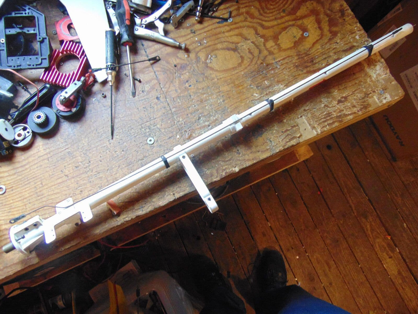HEIM STAR TRAINER TAIL BOOM ASSEMBLY C/W TORQUE DRIVE, PITCH ROD SERVO MOUNT ETC
