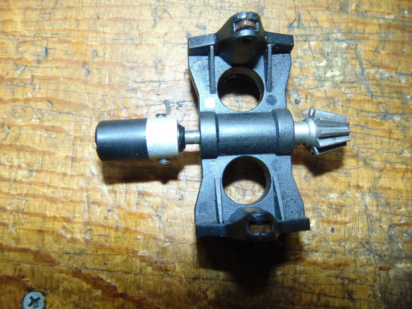 HIROBO TSURUGI TAIL DRIVE PINION & MOUNTING