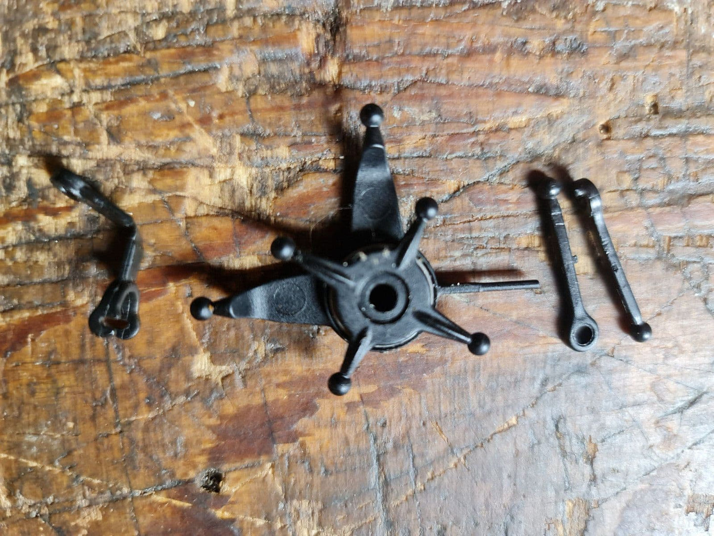 IKARUS PICCOLO SWASH PLATE, ANTI-ROTATION GUIDE & FLYBAR CONTROL LINKS