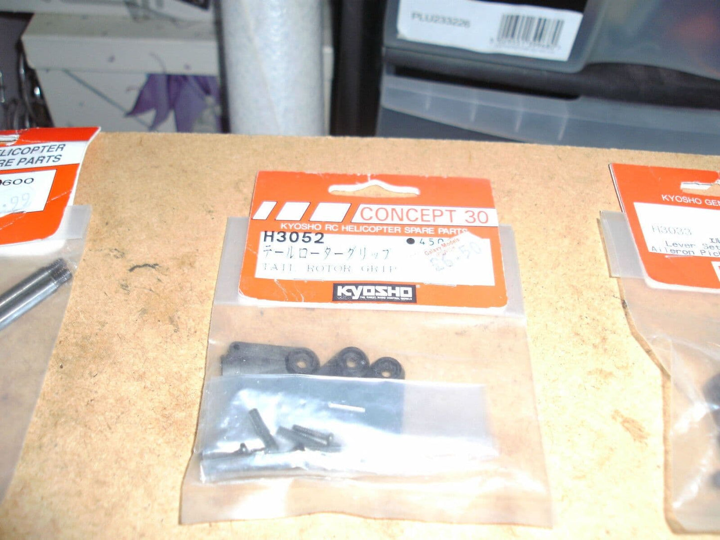 KYOSHO NEXUS/CONCEPT TAIL ROTOR GRIPS H3052 BNIB