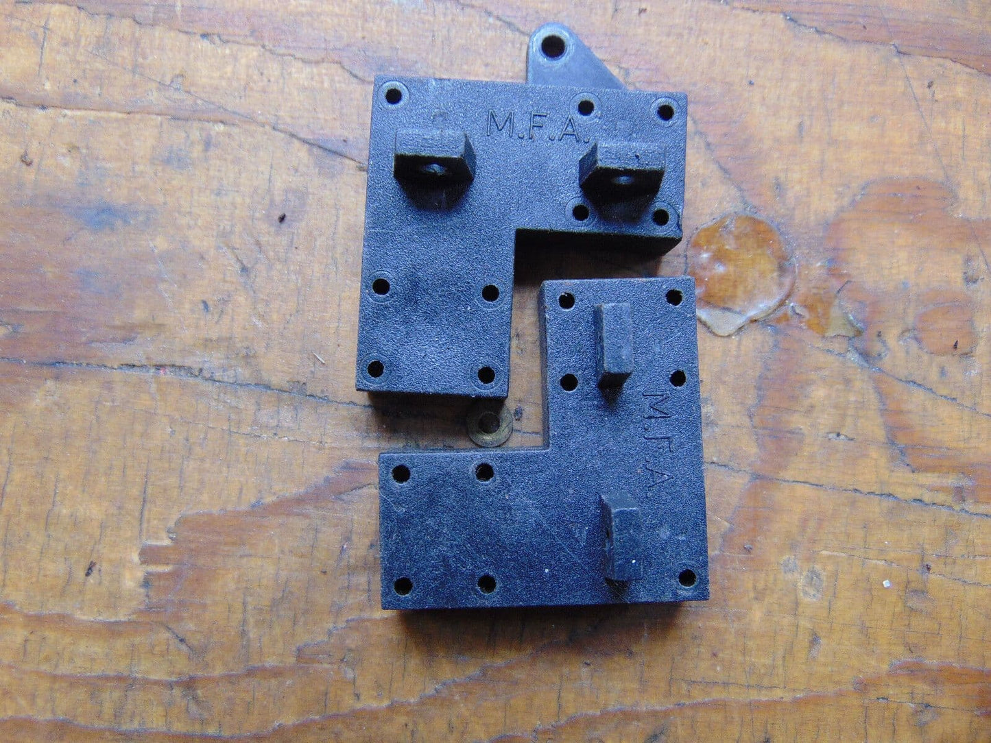 MFA SPORT 500 TAIL ROTOR GEARBOX CASES (PAIR)