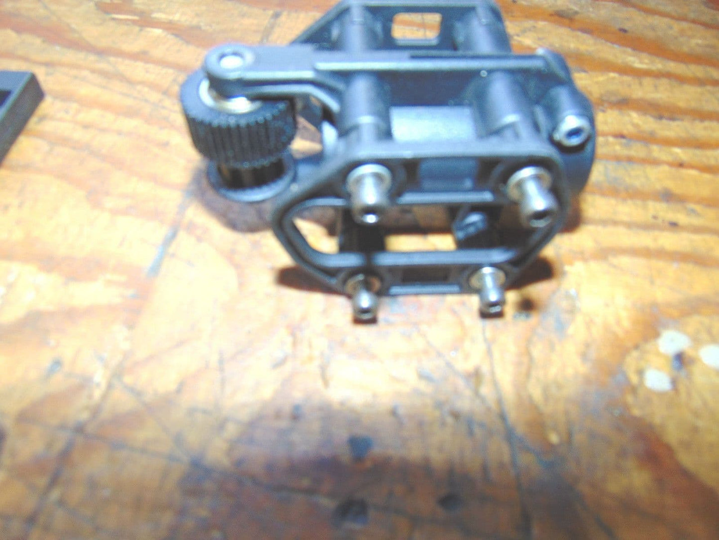 MIKADO LOGO 14 TAIL DRIVE PINION & TAIL BOOM MOUNTING BRACKET