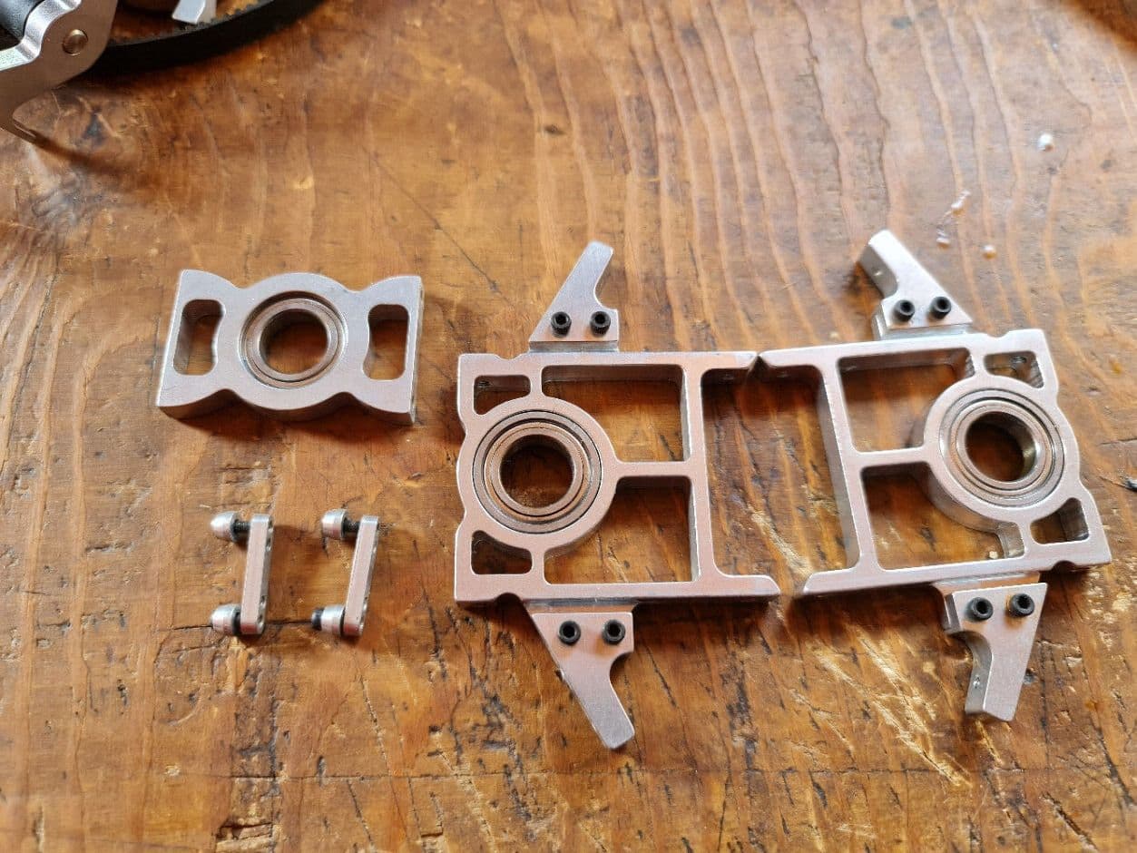 MIKADO LOGO 800 XXTREME MAIN SHAFT BEARINGS & CYCLIC SERVO MOUNTINGS