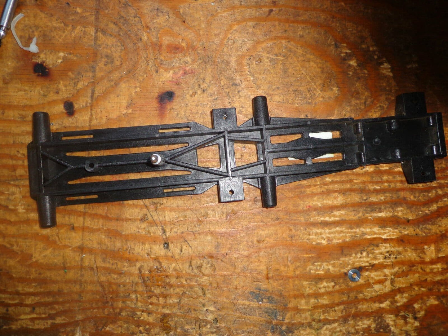 OUTRAGE 550 BATTERY TRAY / LOWER FRAME SECTION