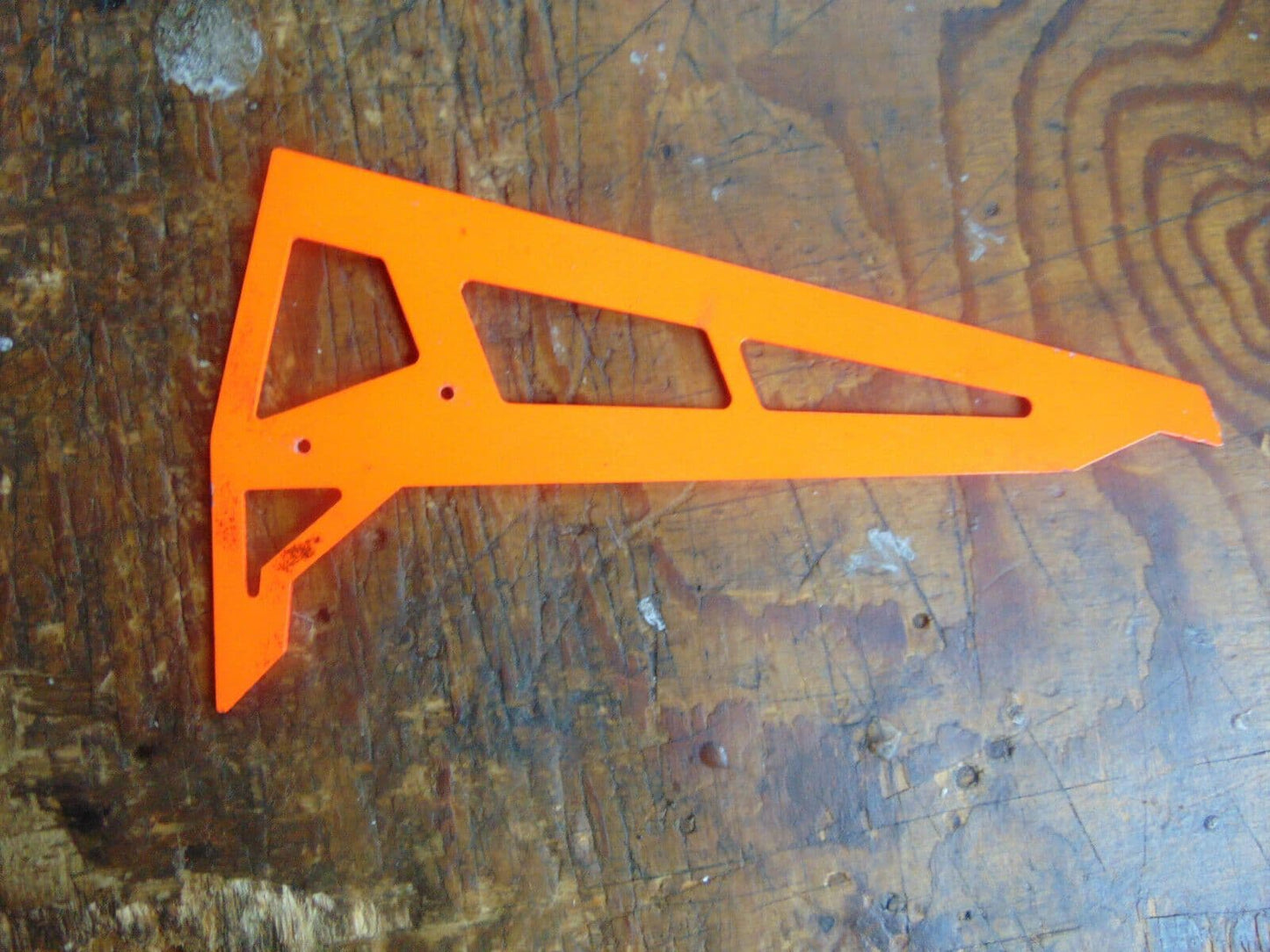 OUTRAGE 550E CARBON FIBRE HI-VIZ VERTICAL TAIL FIN