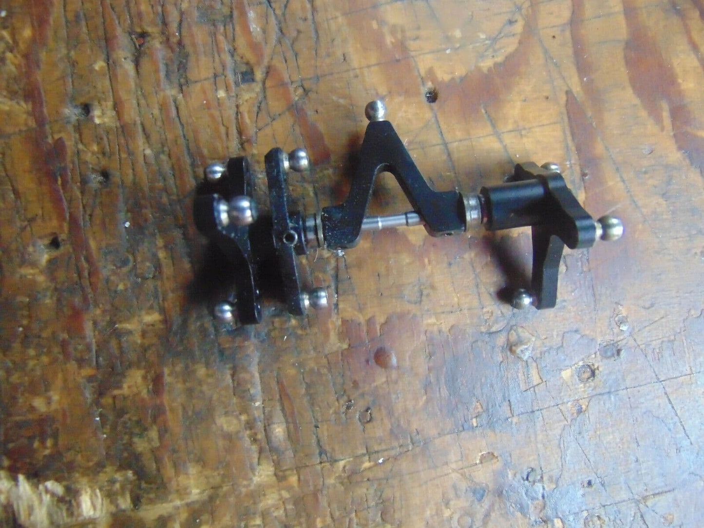 OUTRAGE 550E ELEVATOR & AILERON CONTROLS C/W SHAFT