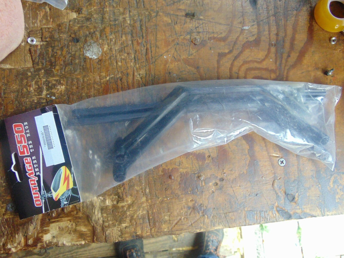 OUTRAGE 550E LANDING STRUTS & SKIDS R550316-SS BNIB