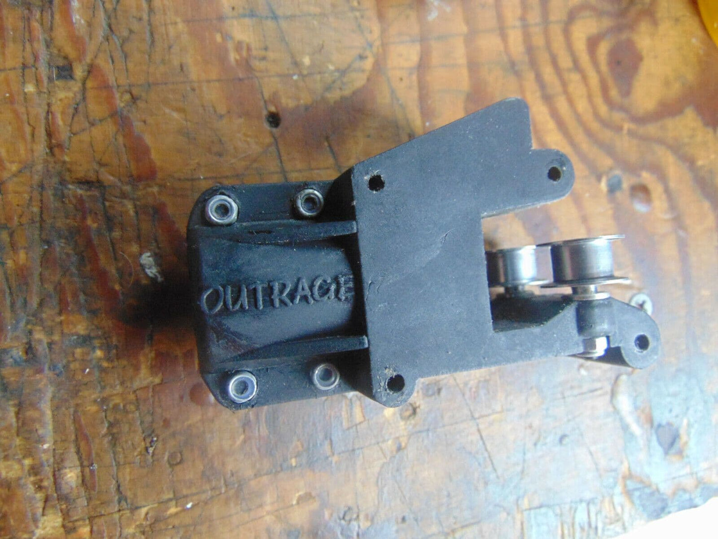 OUTRAGE 550E TAIL BOOM MOUNTING C/W IDLER WHEELS