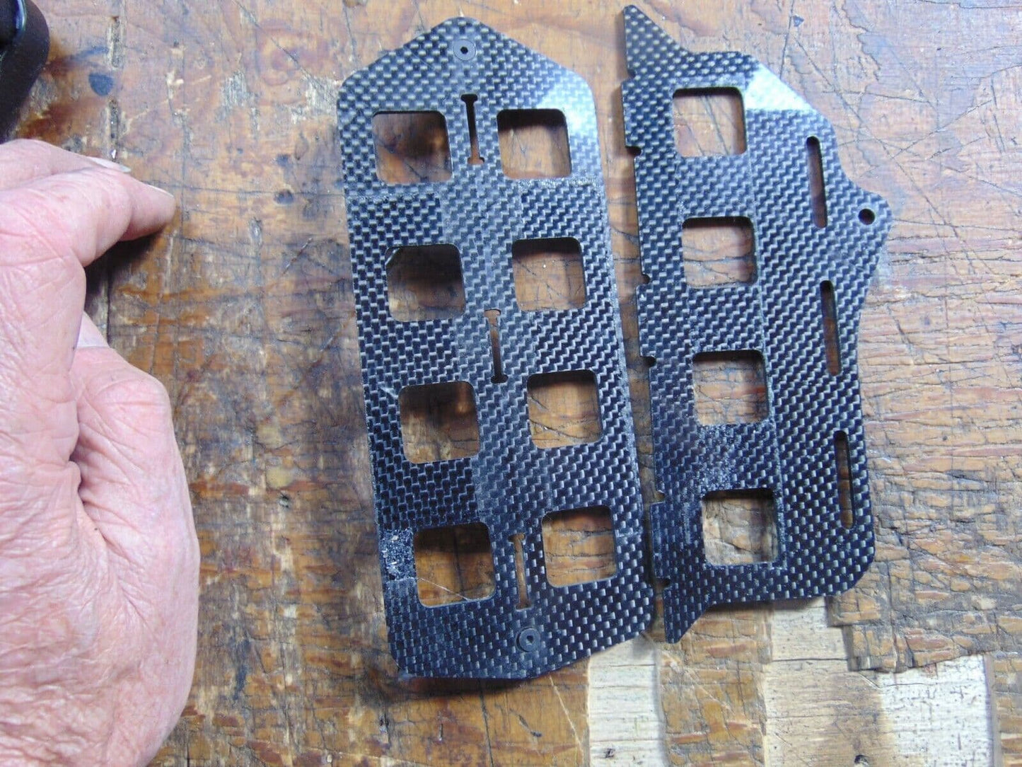 OUTRAGE FUSION 50 BATTERY MOUNTING TRAYS