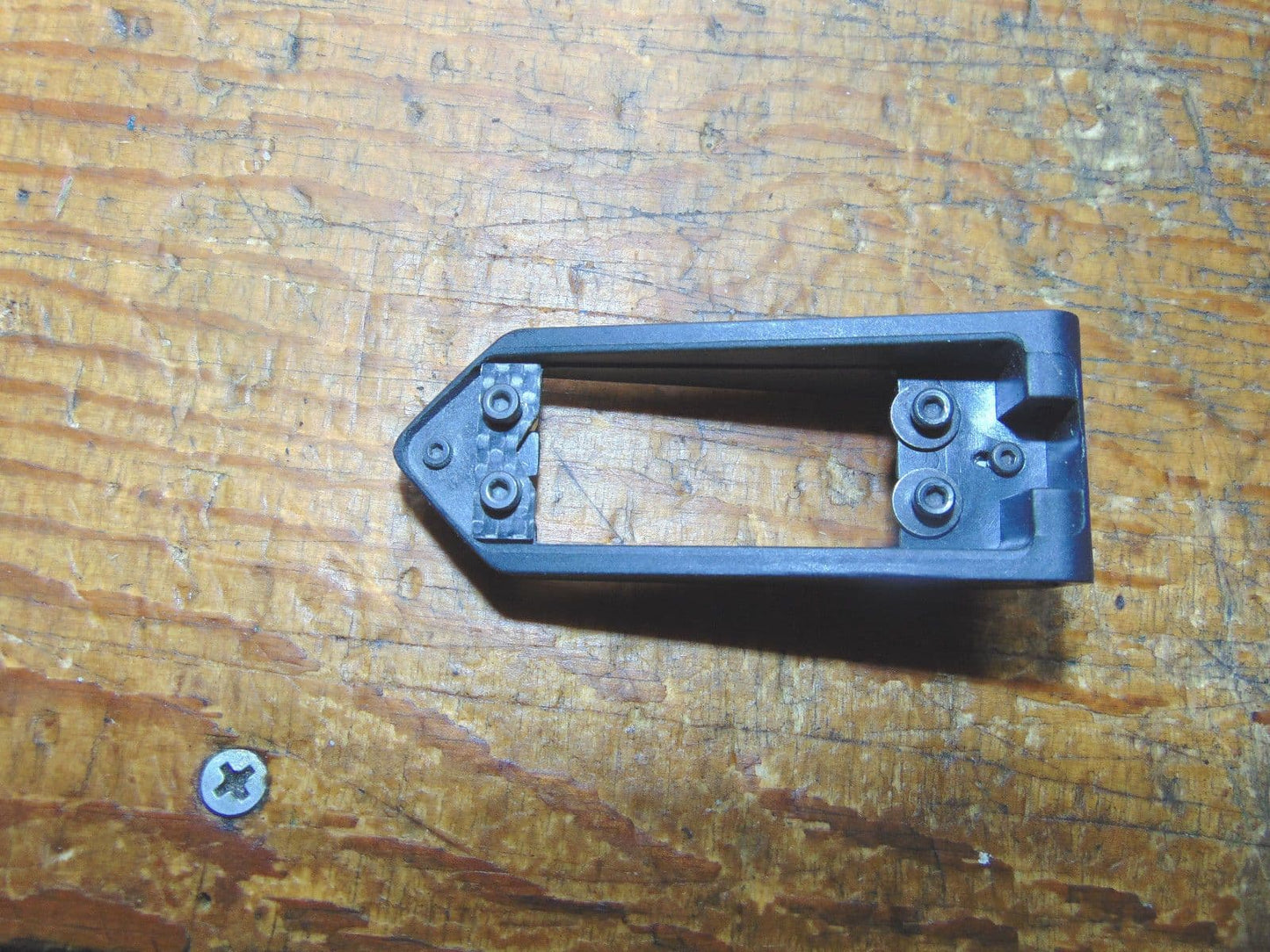 OUTRAGE FUSION 50 TAIL SERVO MOUNTING