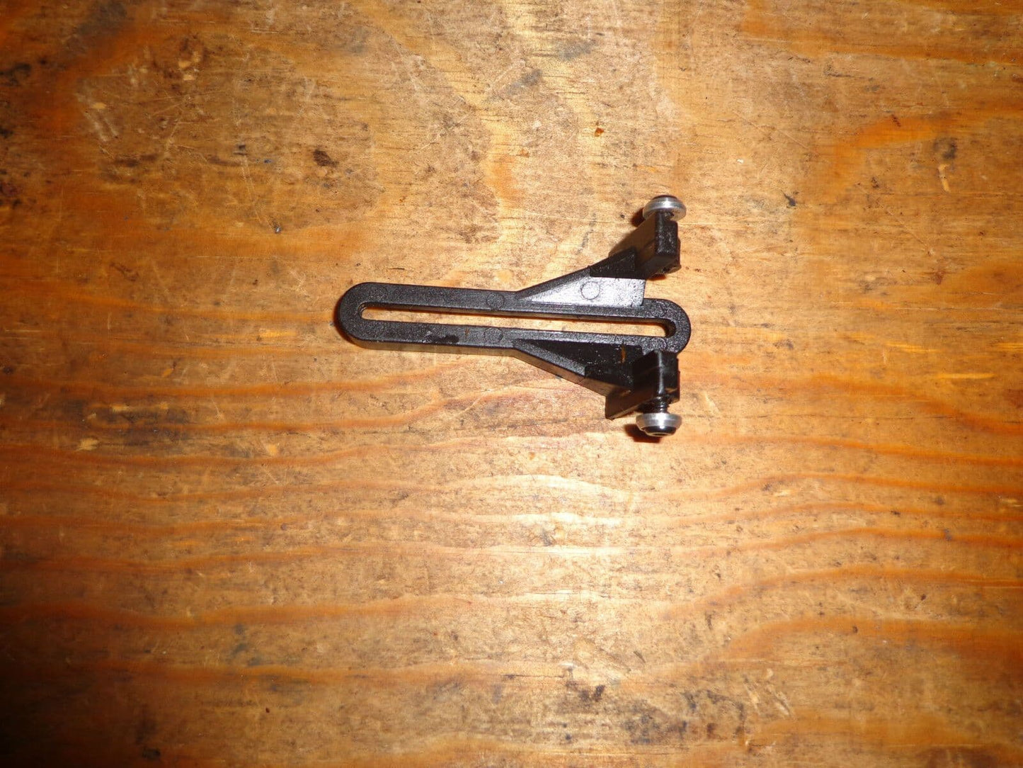 OUTRAGE VELOCITY 50 SWASHPLATE ANTI-ROTATION GUIDE