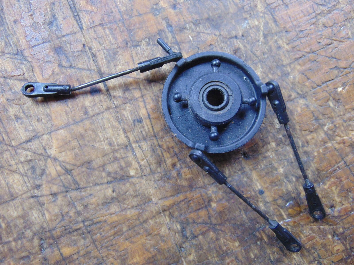 ROBBE SPIRIT L-16 SWASH PLATE & SERVO LINKS