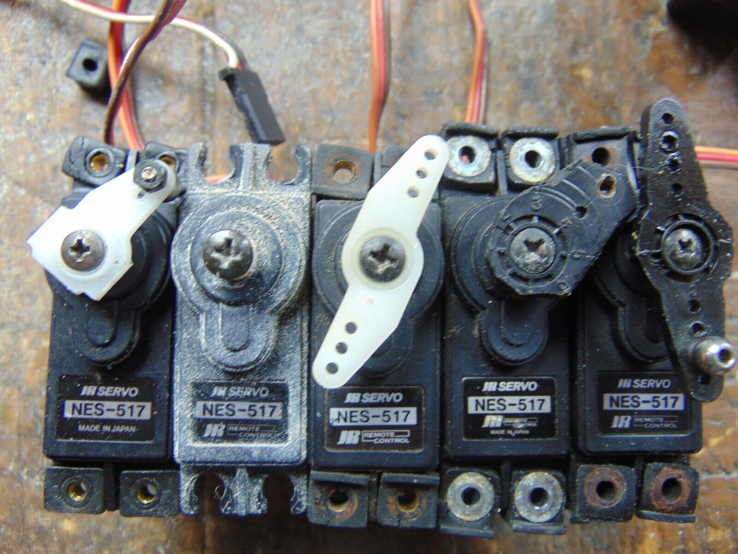 SET OF FIVE JR NES-517 SERVOS SUIT VINTAGE HELI OR PLANE