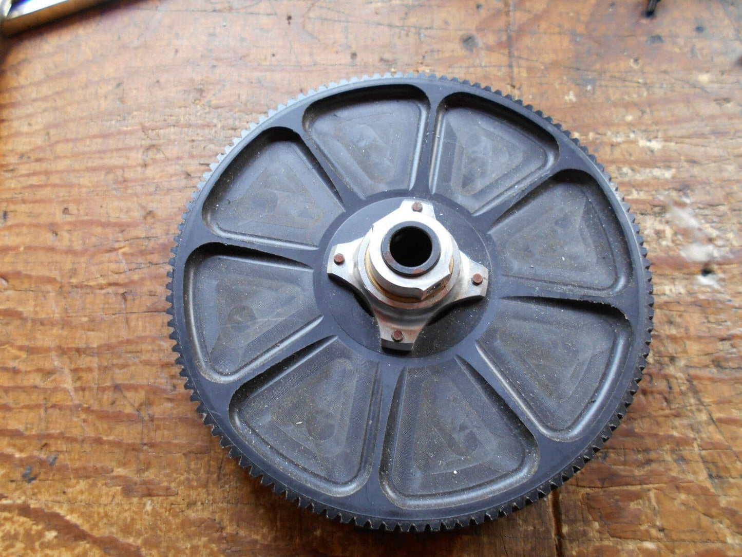 SYNERGY E7SE MAIN DRIVE GEAR HELICAL CUT C/W ONE-WAY BEARING