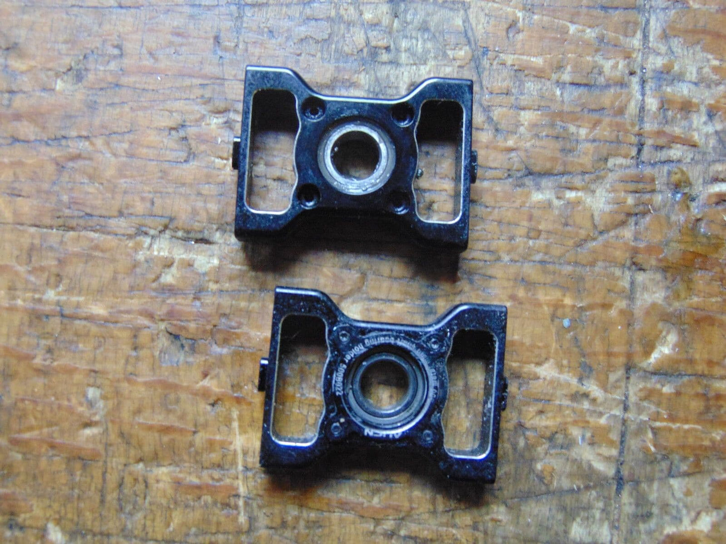 TREX 500 BLACK ALLOY MAIN BEARINGS & MOUNTS (D)
