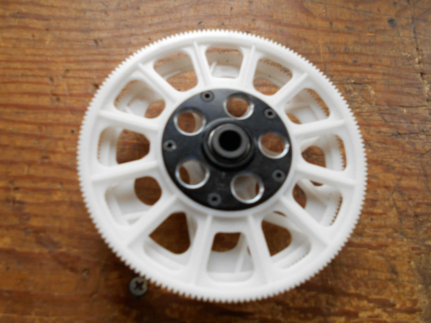TREX 550 / 600 WHITE MAIN & TAIL DRIVE 06.M GEARS & ONE-WAY BEARING EARLY TYPE