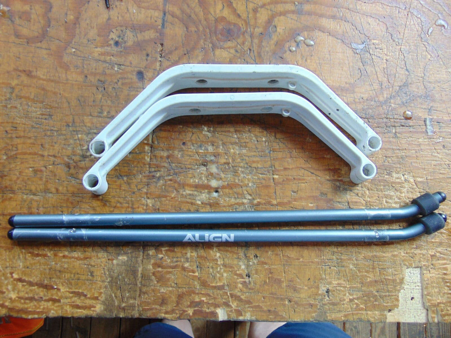 TREX 600 / 550 WHITE LANDING STRUTS & SKIDS