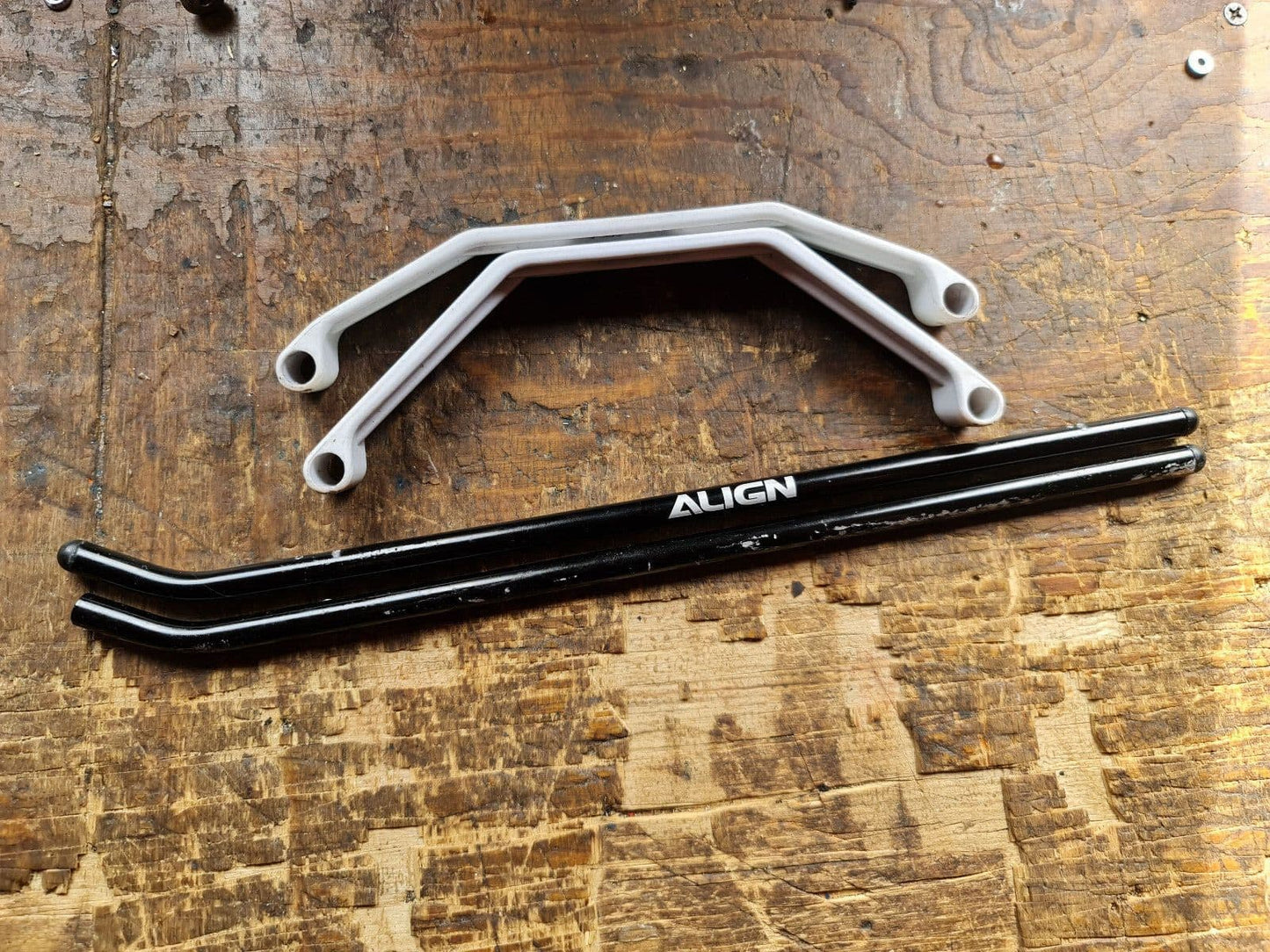 TREX 600 LANDING STRUTS & SKIDS TAIL RAISING TYPE
