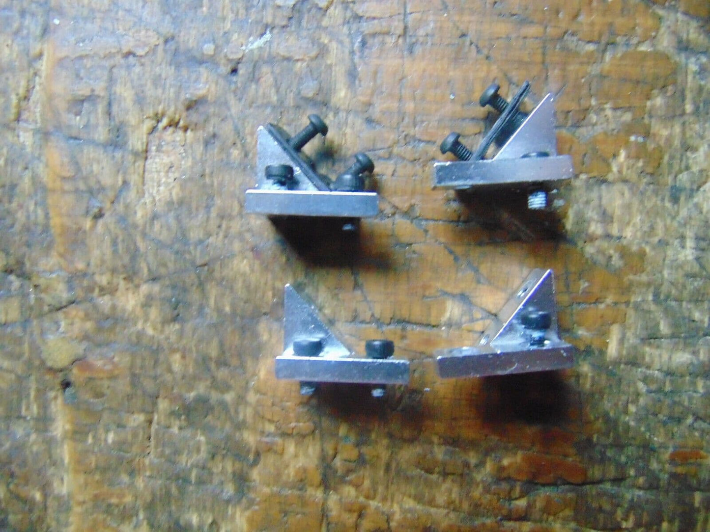 TREX 700 X CYCLIC SERVO MOUNTINGS