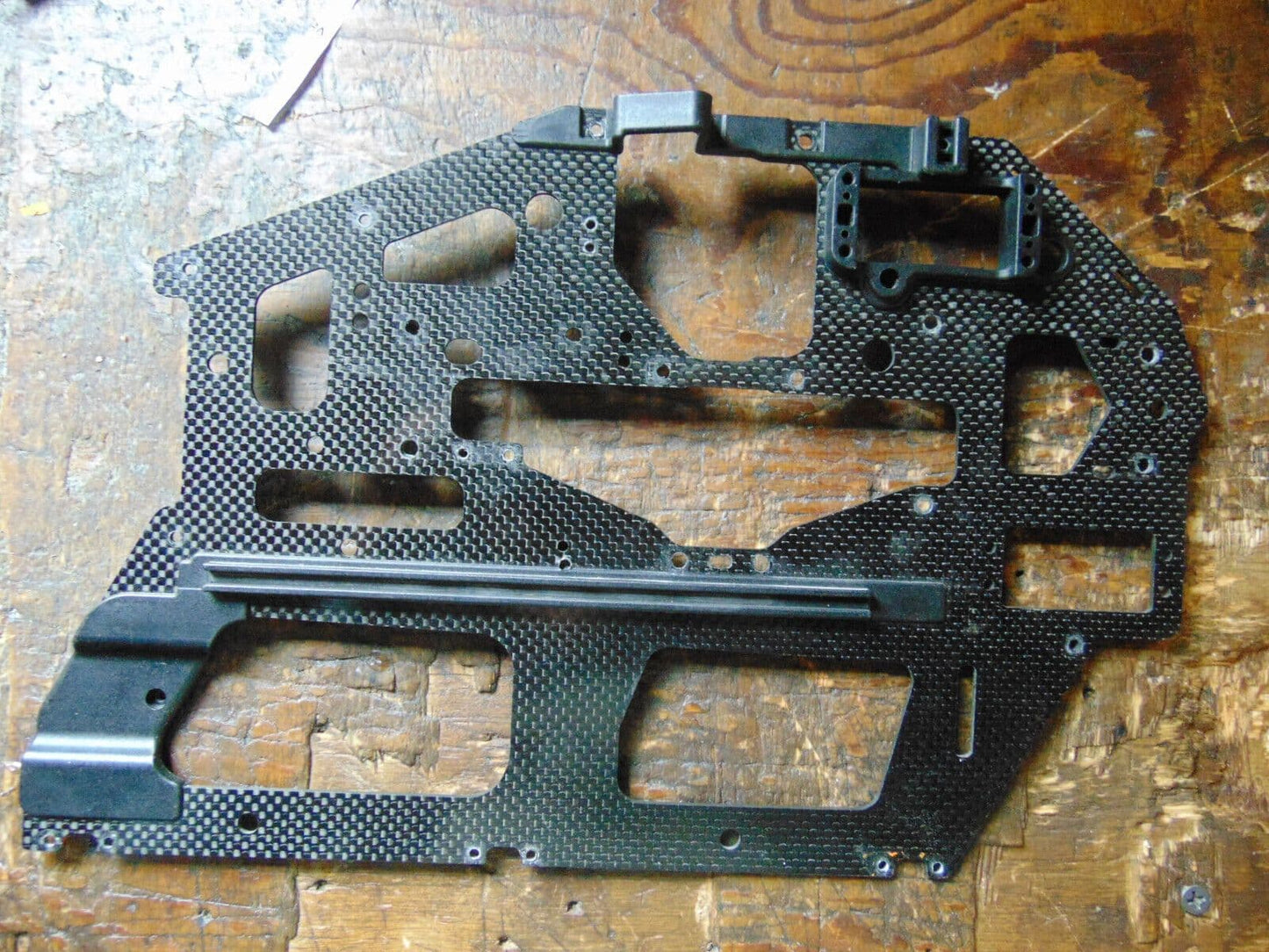 TREX 700L DFC CARBON MAIN FRAME SIDE RIGHT HAND FREE FROM DAMAGE