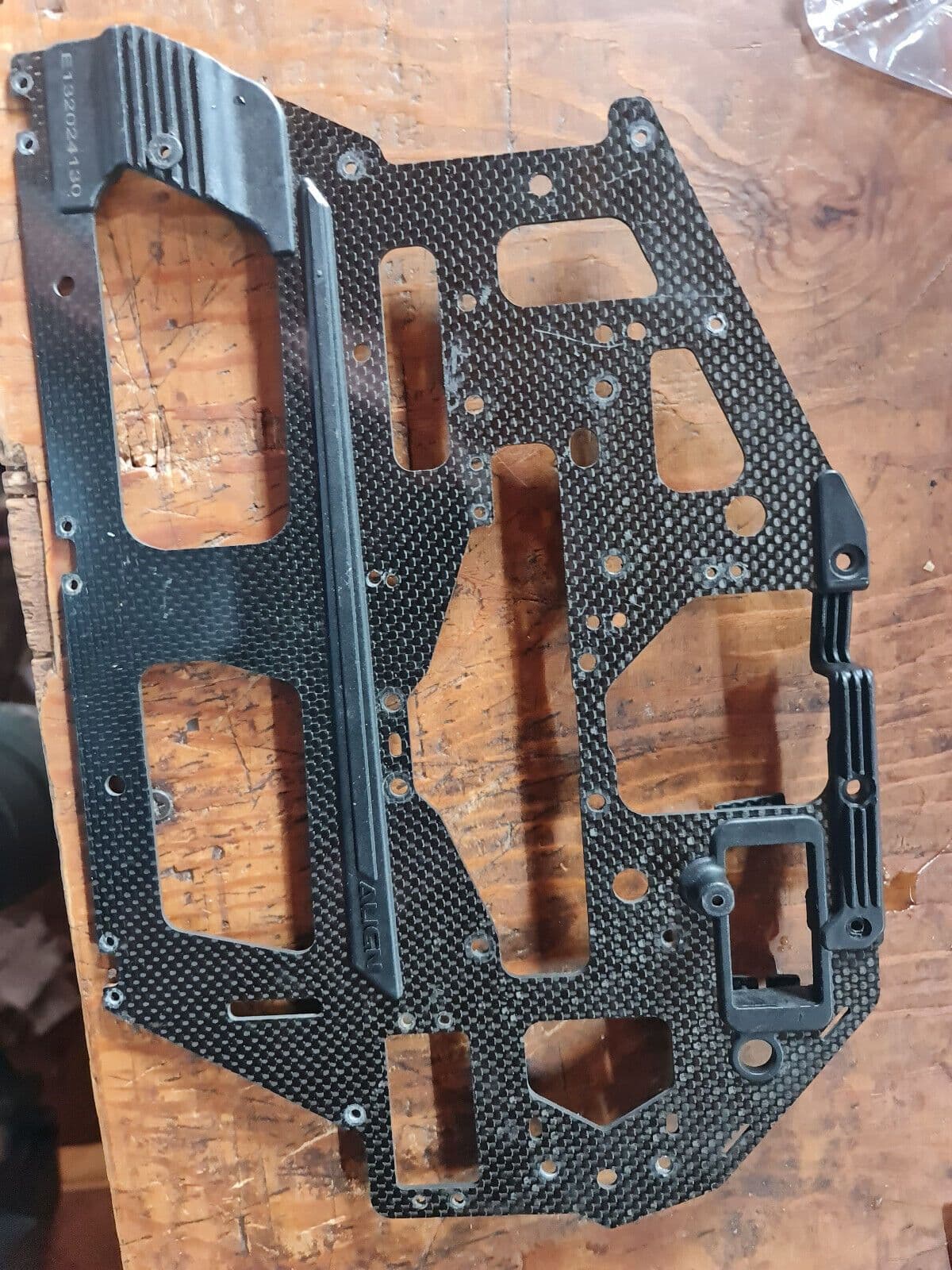 TREX 700L DFC CARBON MAIN FRAME SIDES (LEFT & RIGHT HAND) FREE FROM DAMAGE
