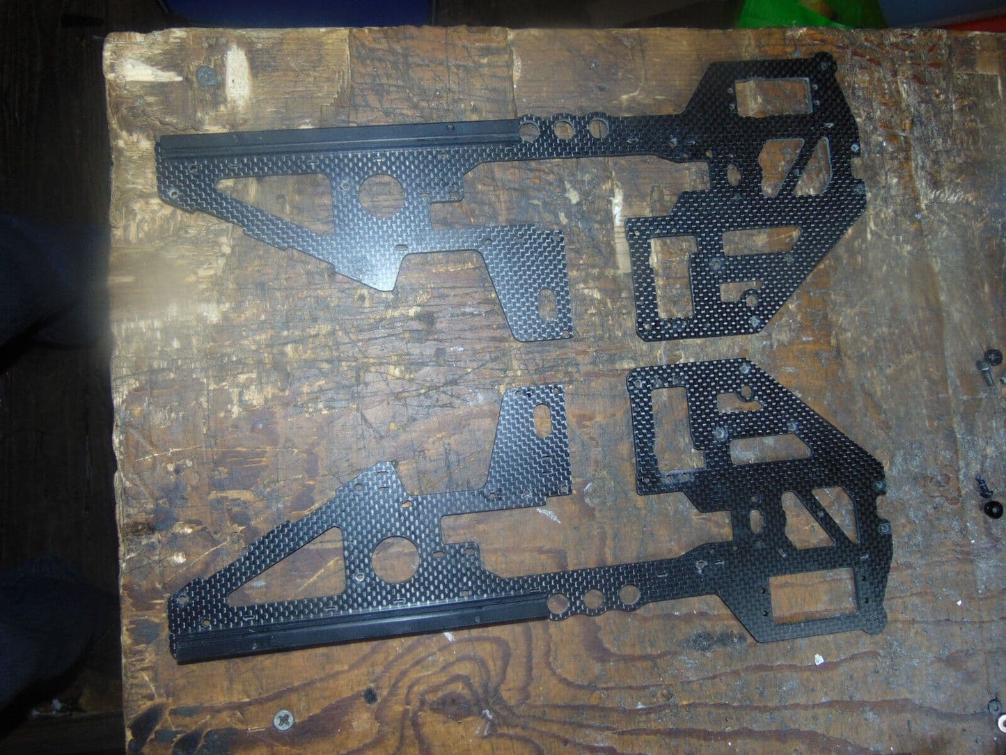 TRON 5.5 CARBON FIBRE UPPER FRAMES WITH BATTERY GUIDES LEFT AND RIGHT UNDAMAGED