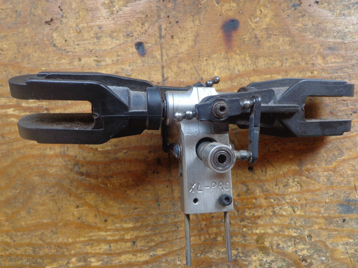 X-CELL FURY EXTREME 90 MAIN ROTOR HEAD ASSEMBLY WITH FLYBAR SEESAW