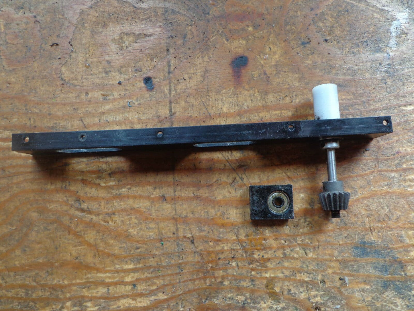 X-CELL FURY EXTREME 90 TAIL DRIVE PINION & MOUNTINGS & BEARINGS