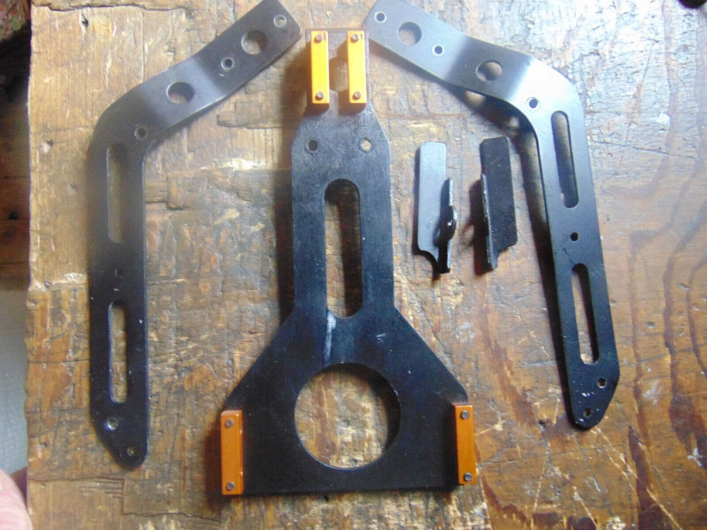 X-CELL GAS GRAPHITE FRONT FRAME SPACER, RADIO TRAY SUPPORTS & GYRO MOUNTING
