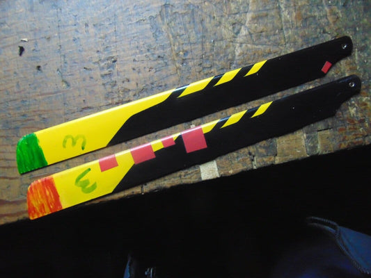 325 mm GLASS FIBRE MAIN ROTOR BLADES BLACK/YELLOW