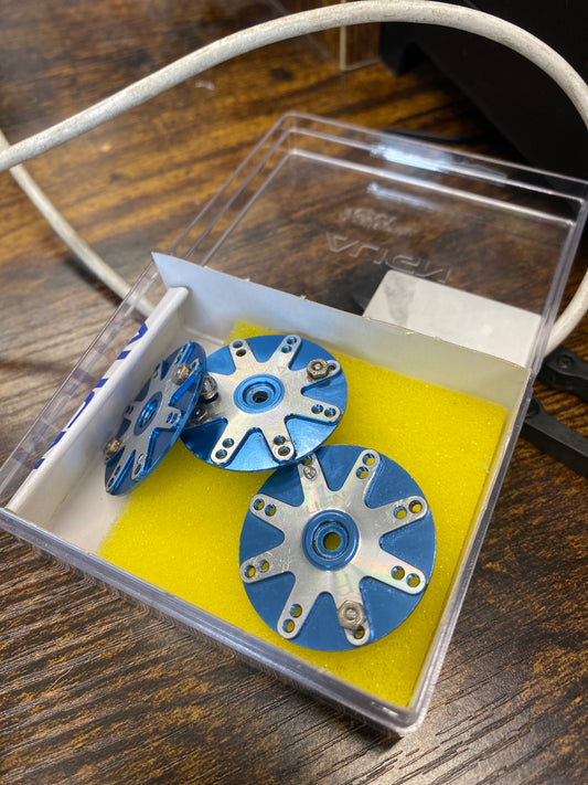 Blue servo arms align
