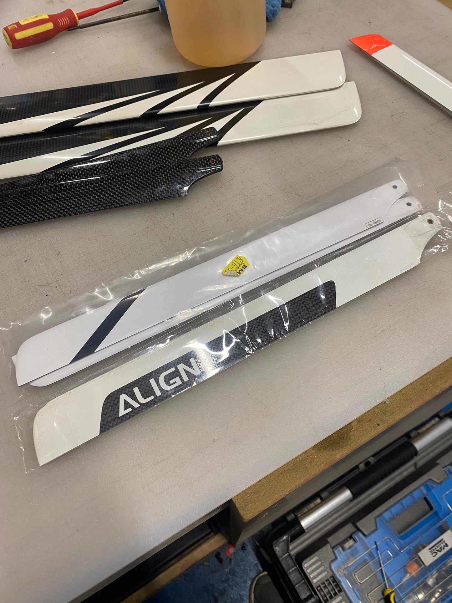 2 sets of 325mm blades.