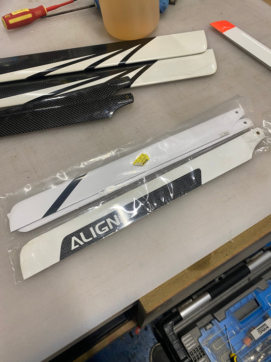 2 sets of 325mm blades.