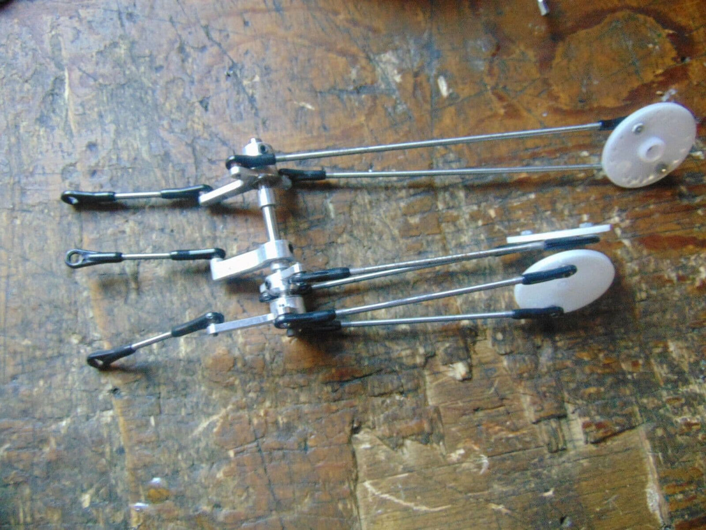 AVANT AURORA E AILERON & ELEVATOR CONTROLS C/W SERVO LINKS