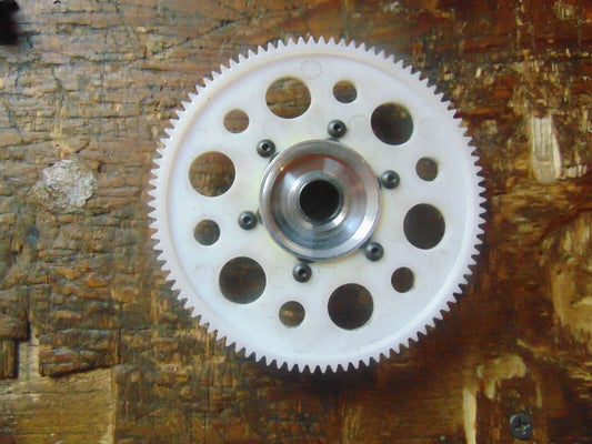 AVANT AURORA N TAIL DRIVE GEAR C/W MOUNTING HUB