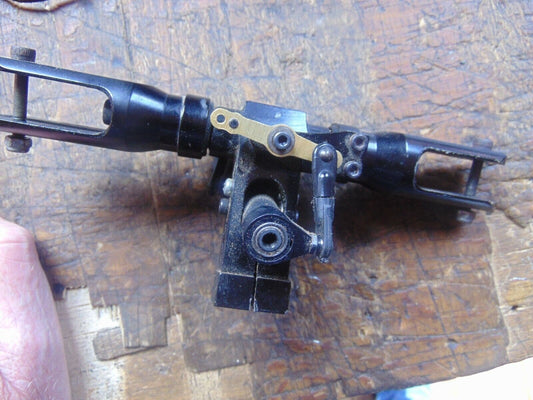 BERGEN INTREPID 60 MAIN ROTOR HEAD & FLYBAR SEESAW ASSEMBLIES