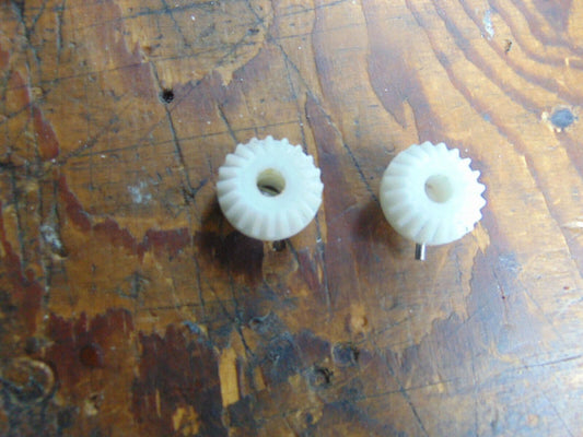 BERGEN INTREPID 60 REAR TAIL ROTOR GEARBOX DRIVE BEVEL GEARS (PAIR)