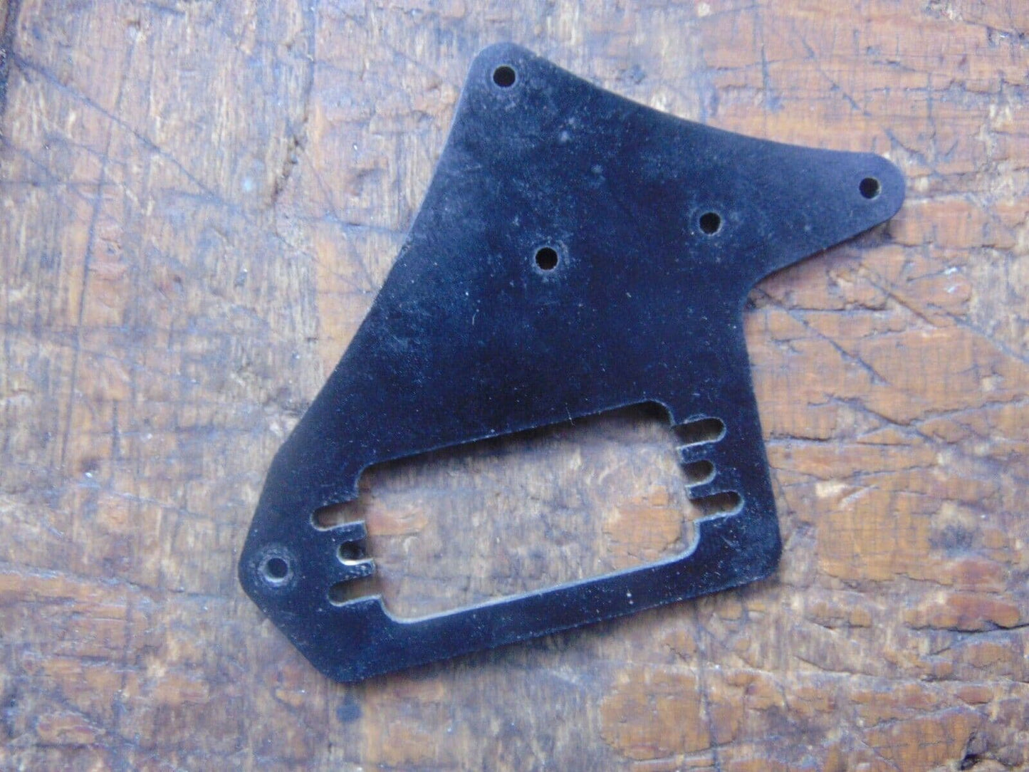 BERGEN INTREPID 60 TAIL SERVO MOUNTING PLATE