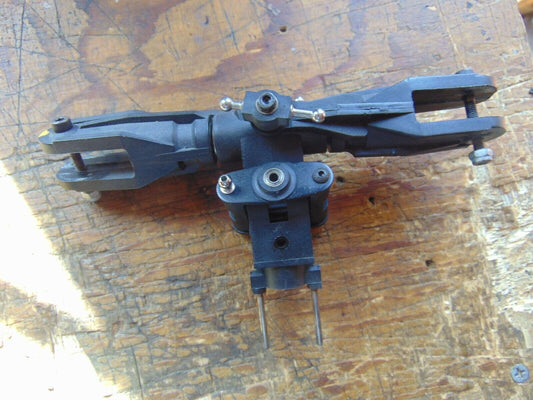 CENTURY HAWK 30 MAIN ROTOR HEAD ASSEMBLY C/W FLYBAR SEESAW