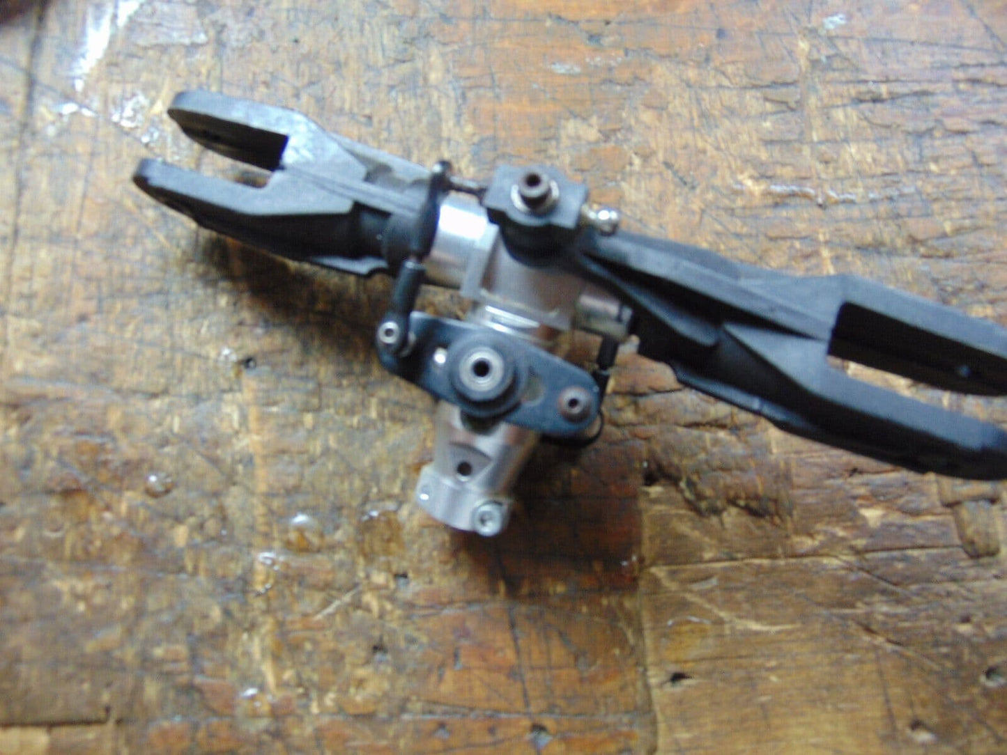 CENTURY HAWK 30 MAIN ROTOR HEAD ASSEMBLY WITH ALLOY HUB FOR 10mm SHAFT