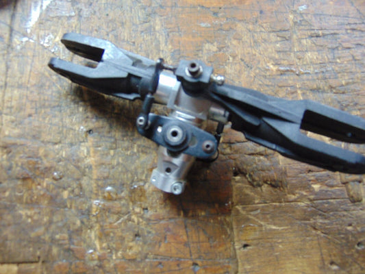 CENTURY HAWK 30 MAIN ROTOR HEAD ASSEMBLY WITH ALLOY HUB FOR 10mm SHAFT